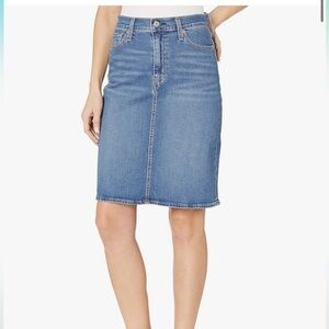 Levi’s Classic denim skirt Size 14 NWT